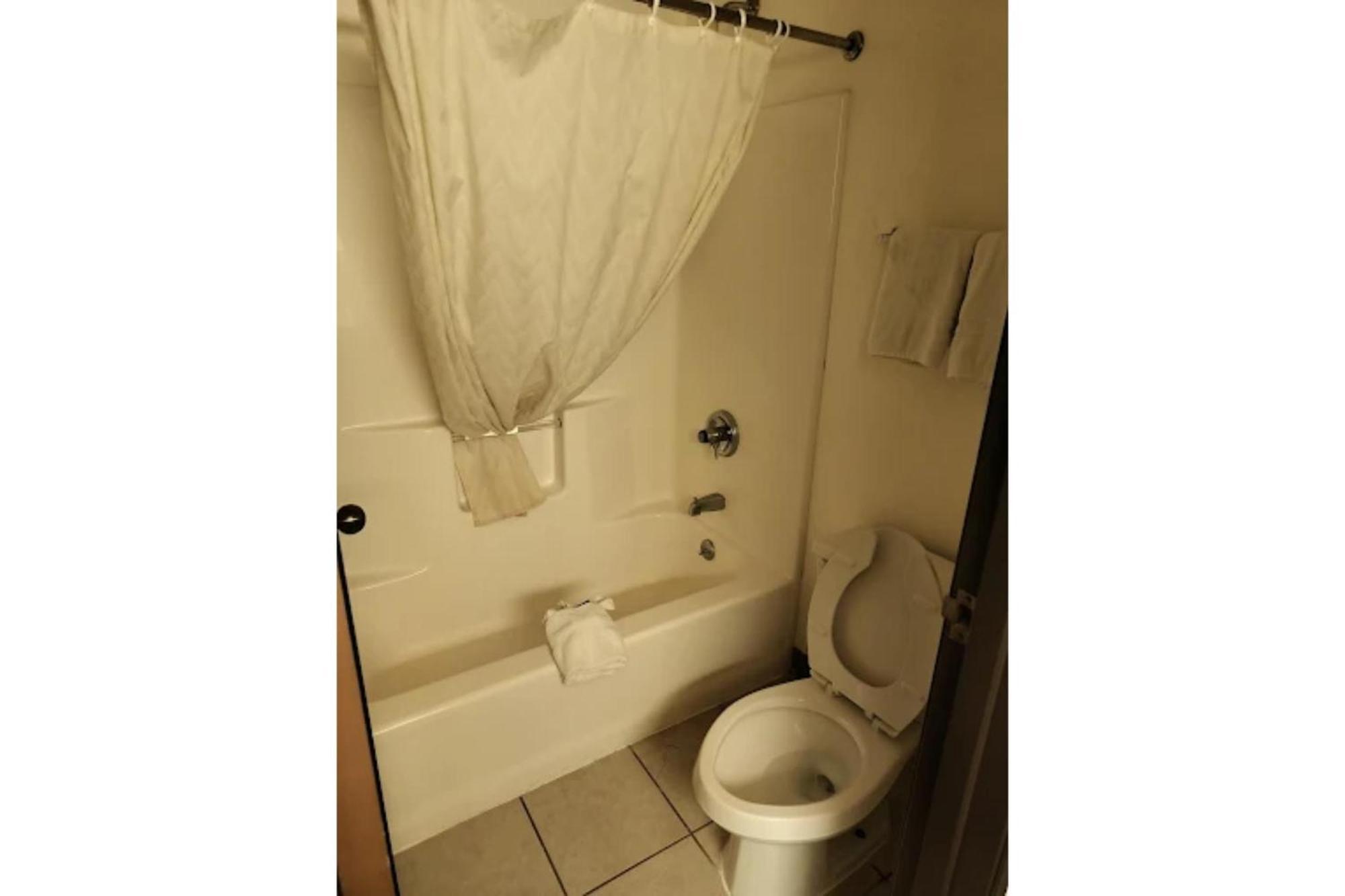 Hotel Capital O Amerihost And Hwy 54 Mo