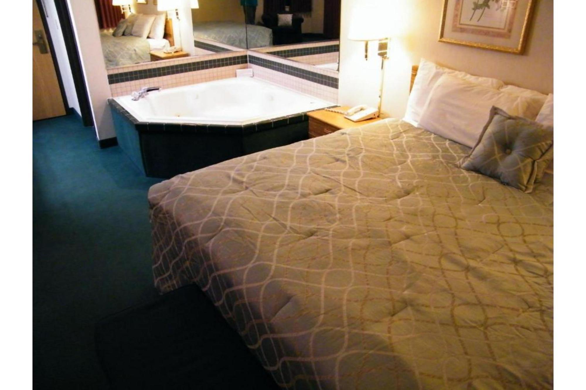 Capital O Amerihost And Hwy 54 Mo Hotel 2*