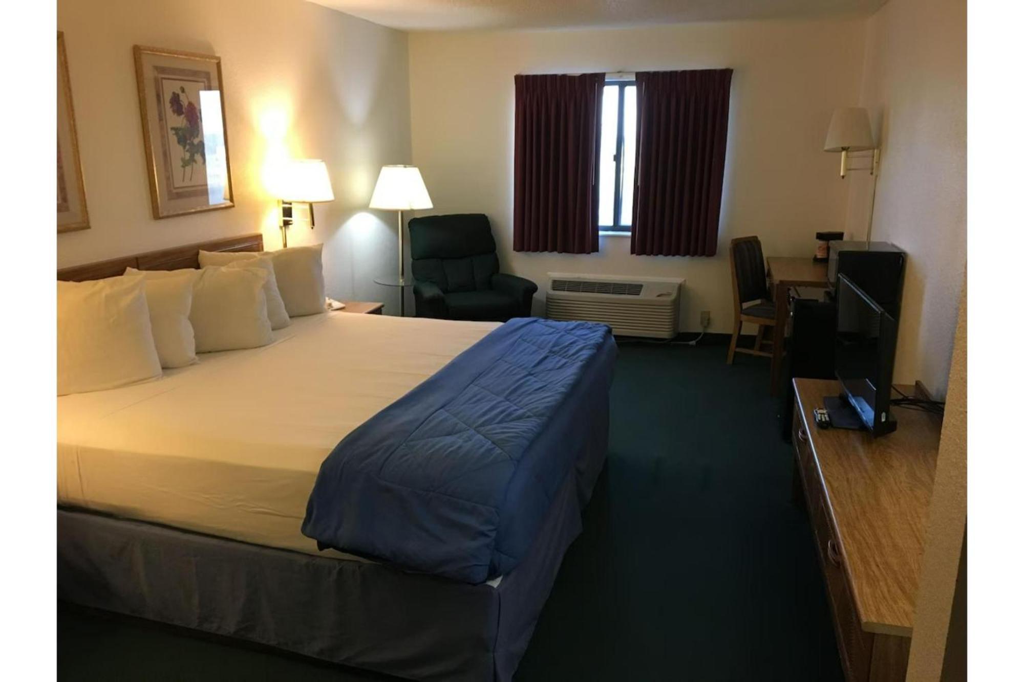 Capital O Amerihost And Hwy 54 Mo Hotel