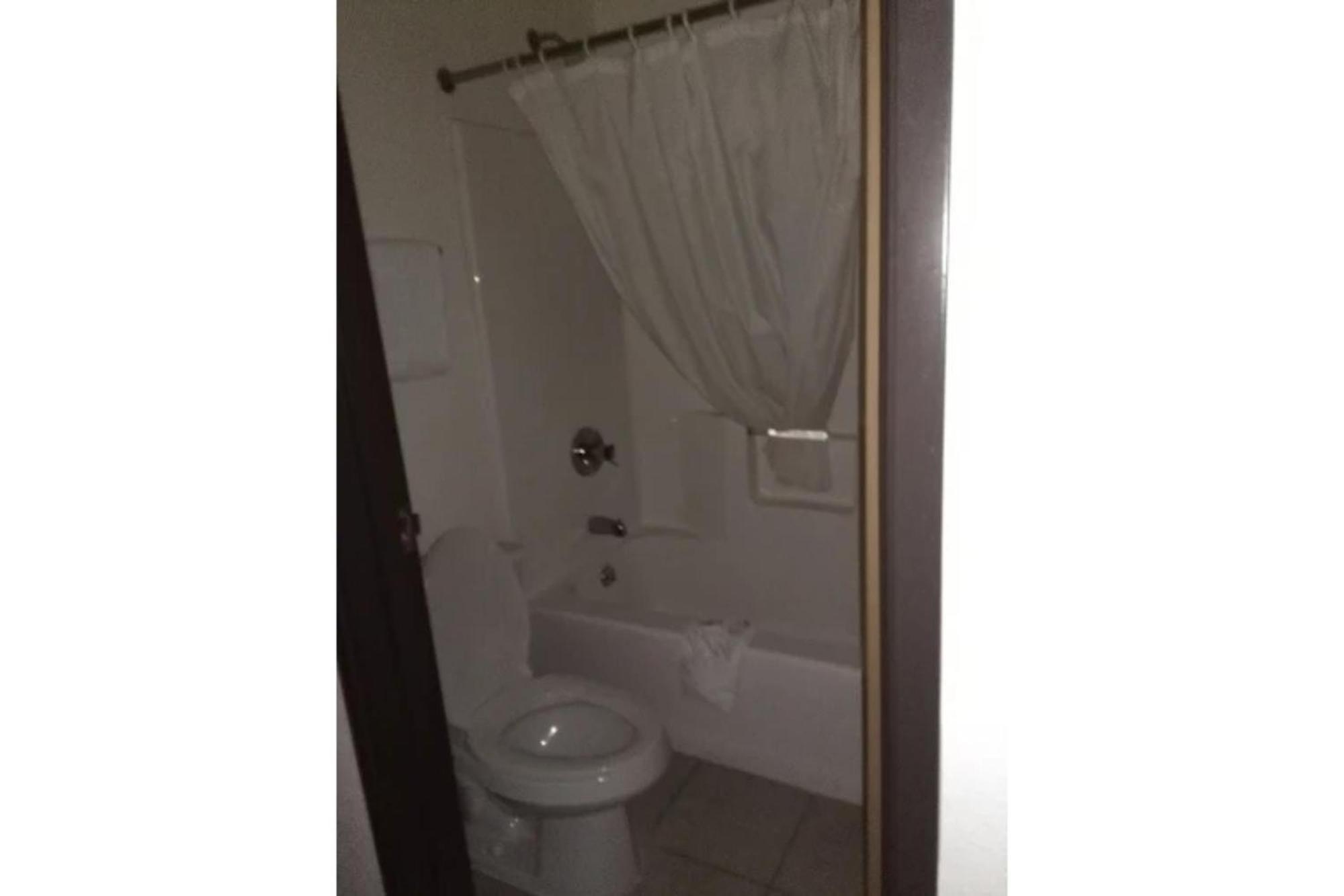 Hotel Capital O Amerihost And Hwy 54 Mo 2*