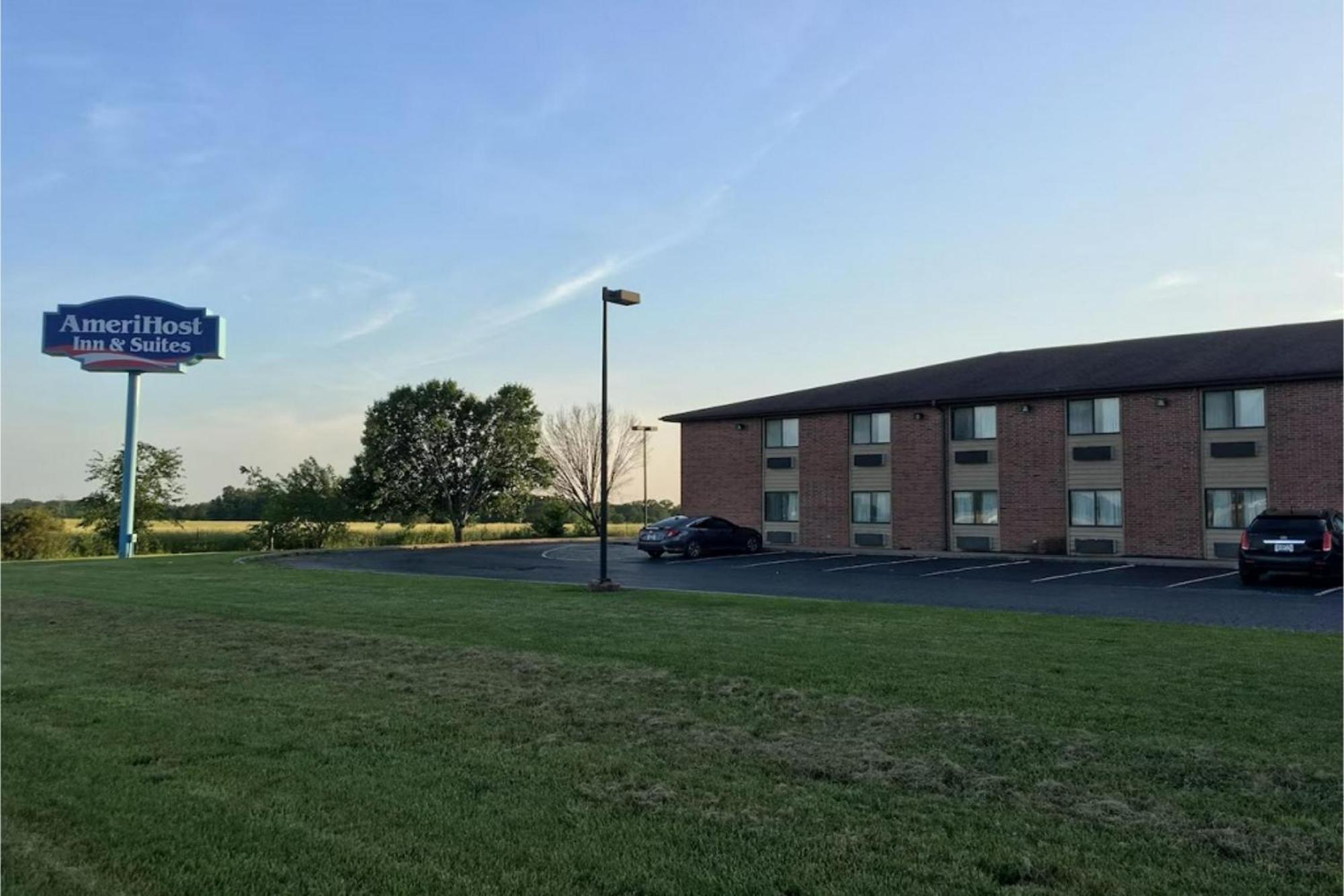 Capital O Amerihost And Hwy 54 Mo Hotel