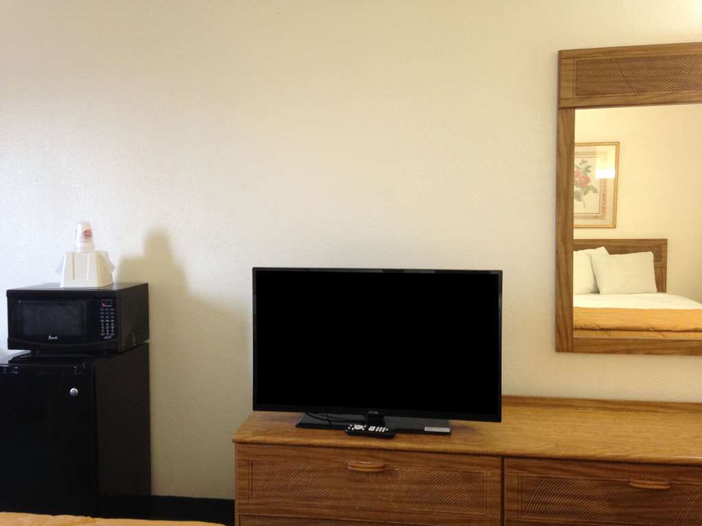 Capital O Amerihost And Hwy 54 Mo Hotel