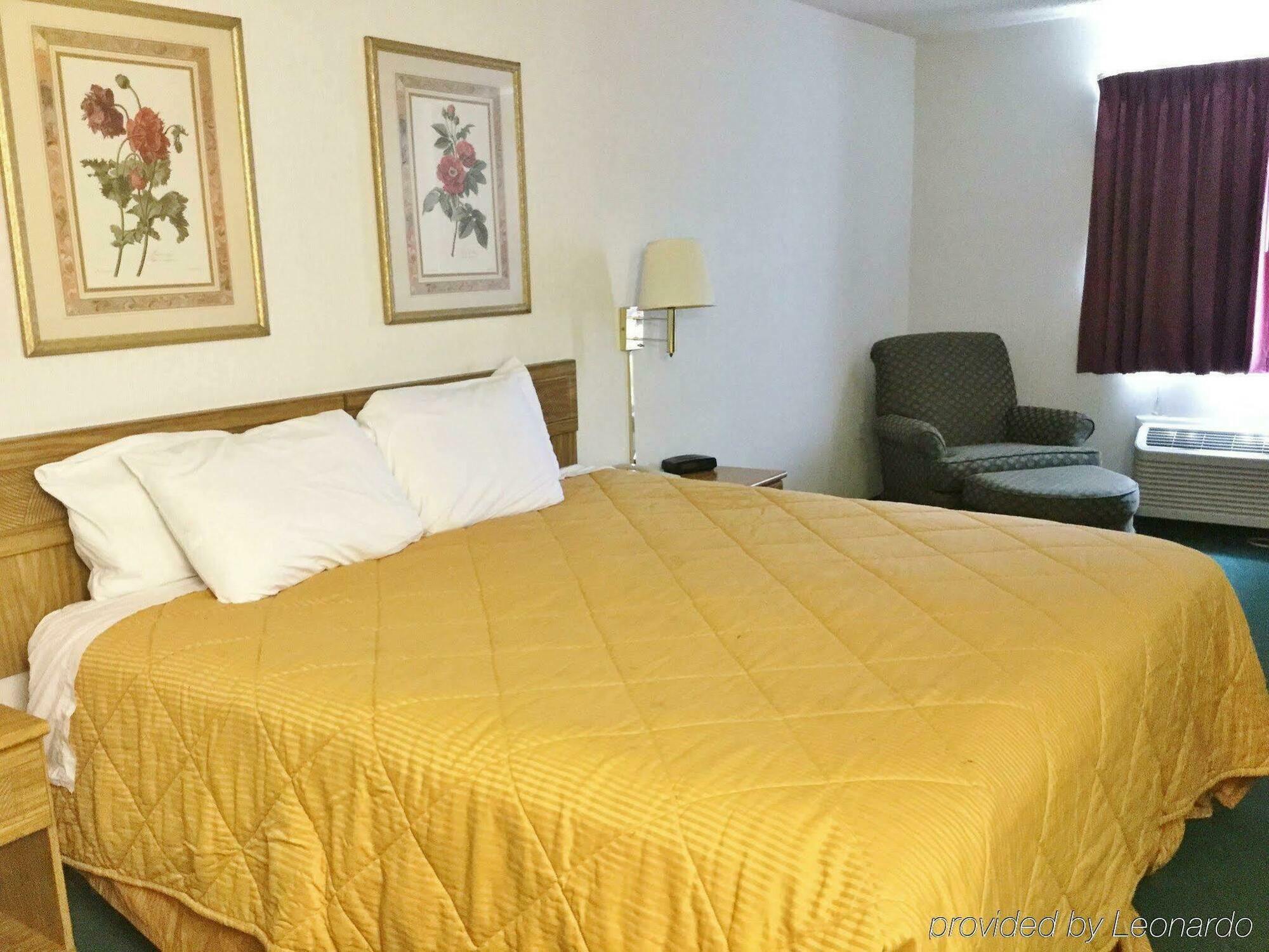 Capital O Amerihost And Hwy 54 Mo Hotel